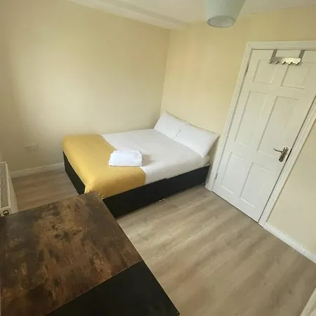 Apartamento Modern Centre House In Heart Of
