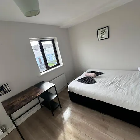 Modern Centre House In Heart Of