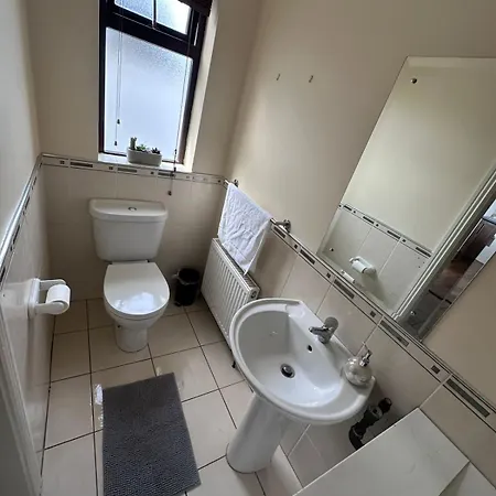 Modern Centre House In Heart Of *