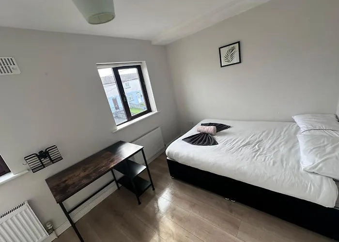 Modern Centre House In Heart Of