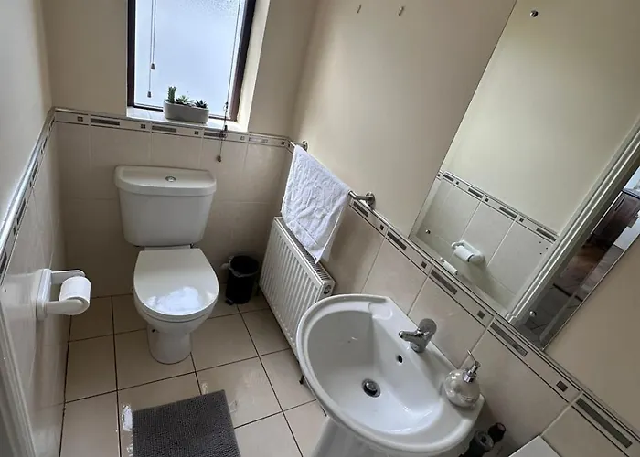 Modern Centre House In Heart Of *